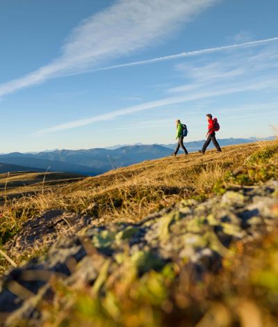Zwei Wanderer auf Wanderurlaub im Hotel Das Katschberg