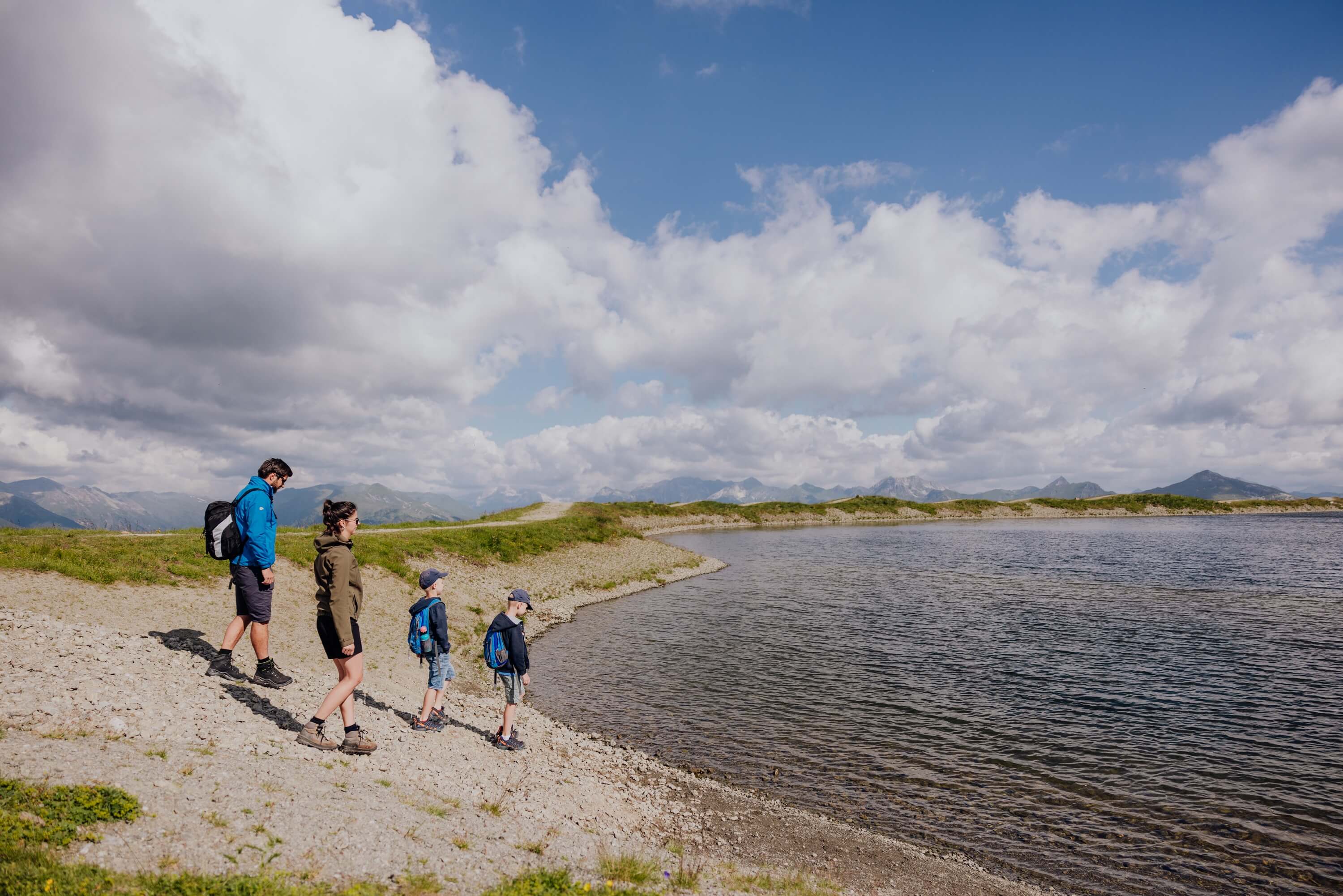 Familienwanderung an den Bergsee