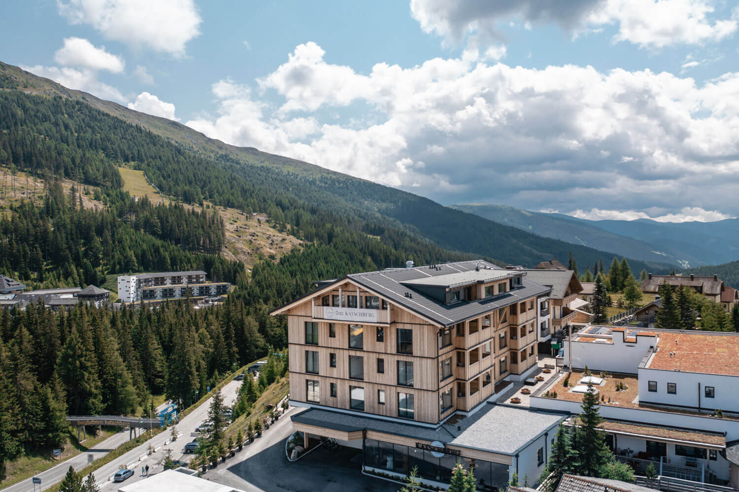 Hotelansicht im Sommer Das Katschberg